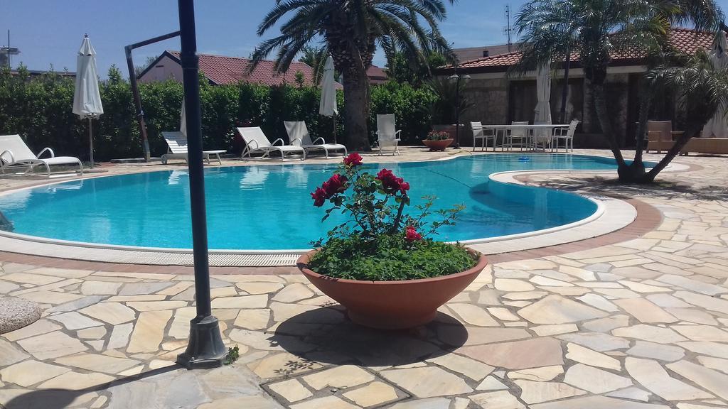 Apartamento Complesso Turistico Ricettivo L'Oasi Del Golfo Di Salerno Battipaglia Exterior foto